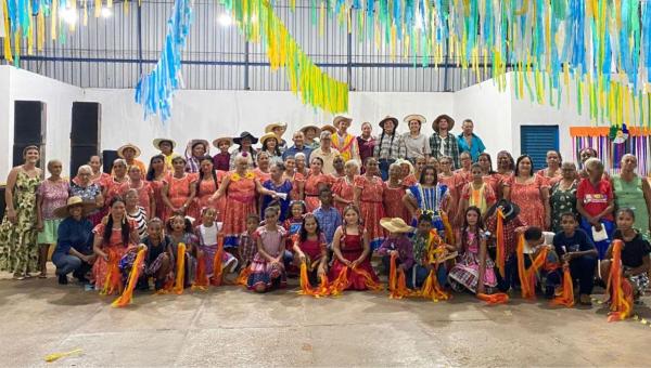 Arraiá do SCFV reúne crianças, idosos e comunidade em noite de integração e tradição em Santa Terezinha do Tocantins