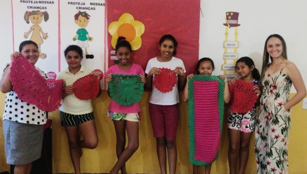 CRAS de Santa Terezinha do Tocantins realiza oficina de crochê com os alunos do SCFV

