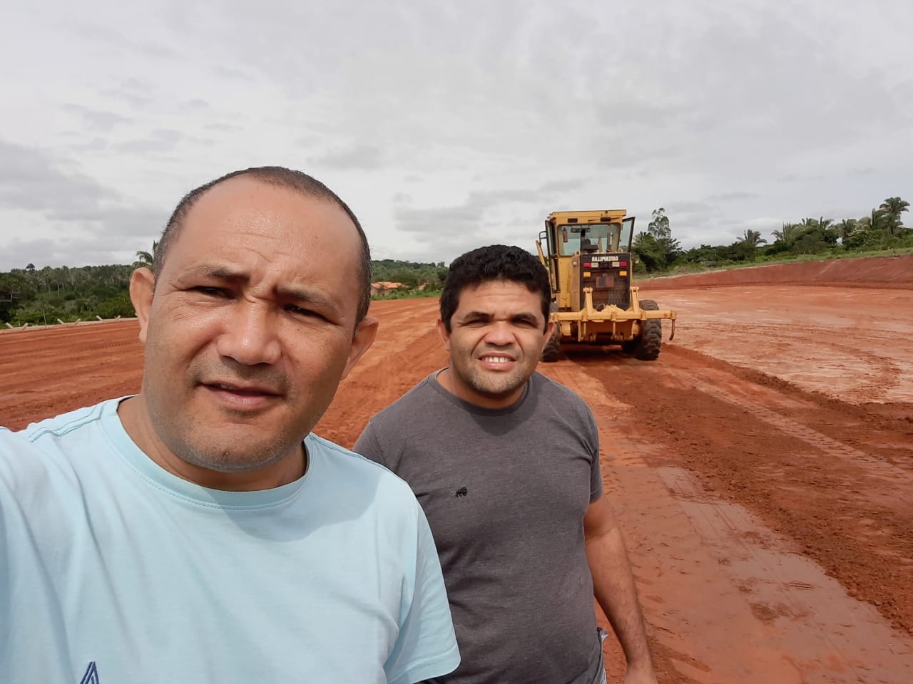 Prefeitura realiza o encerramento da terraplanagem do campo no Povoado Fortuna