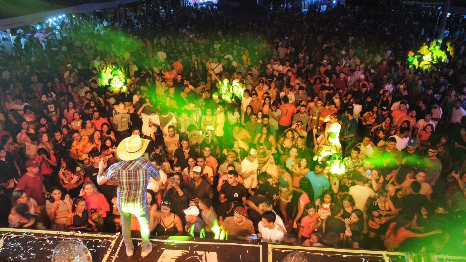 Aniversário de Santa Terezinha é marcado por inaugurações às obras, final da Copa Cidade, churrasco festivo e shows para a população.

