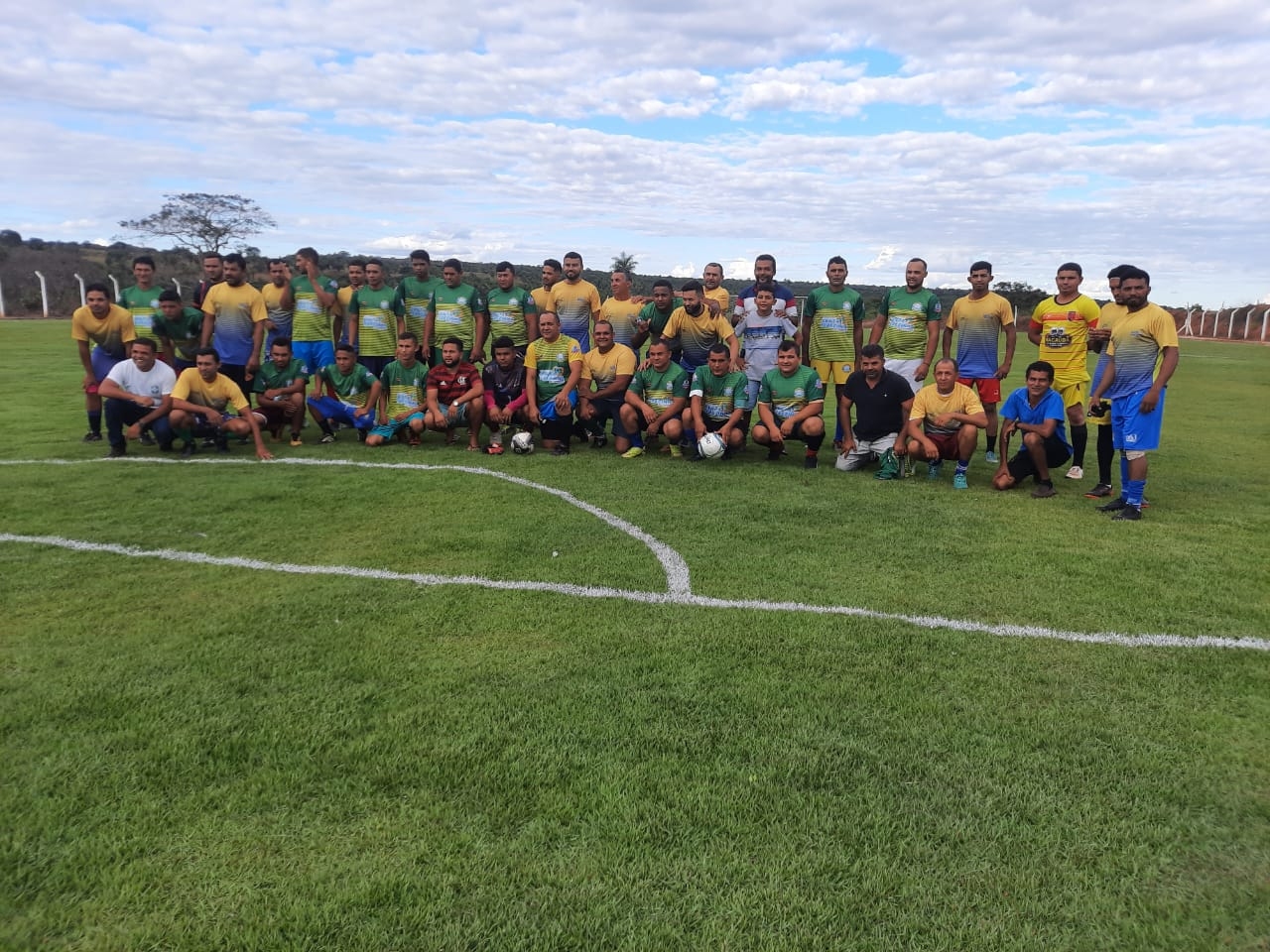  Prefeito Irmão Doda realiza entrega à comunidade o Campo de Futebol Cosmo Felix Rodrigues no Povoado fortuna