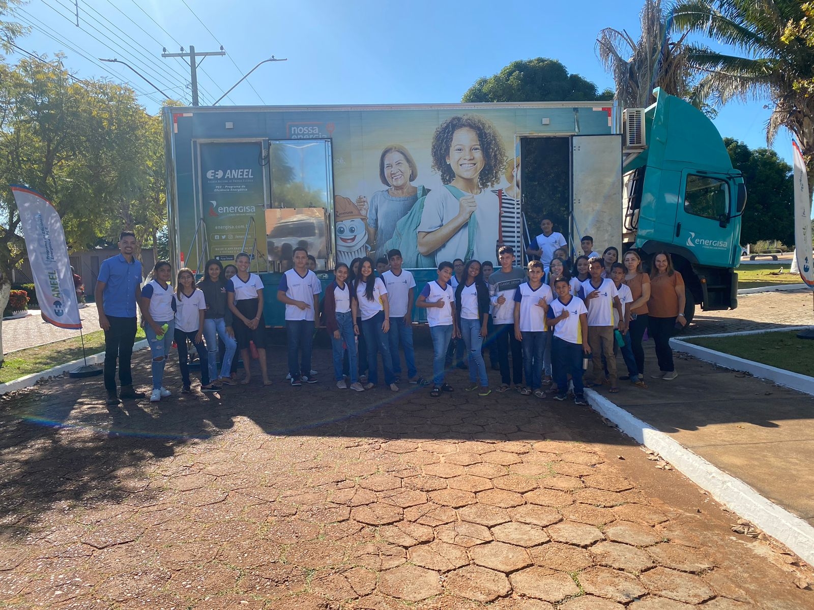 Prefeitura realiza parceria com a Energisa para execução do Projeto Nossa Energia em Santa Terezinha do Tocantins/TO.